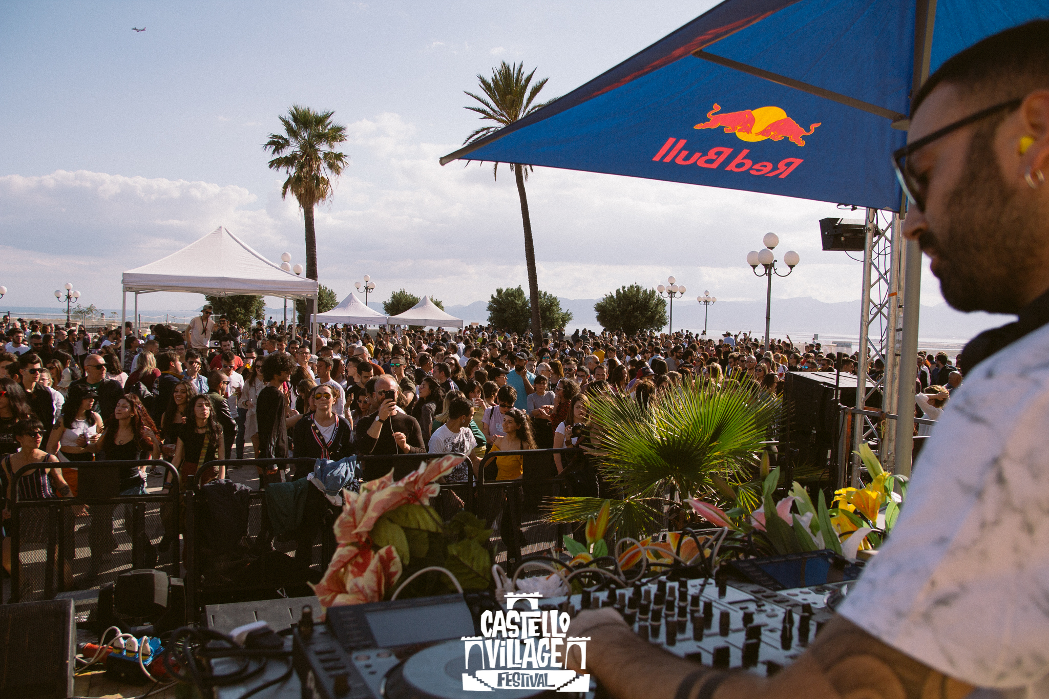 Artigiani e paninari in via Roma, villaggio musicale al Bastione: a Cagliari un Sant’Efisio non solo di fede