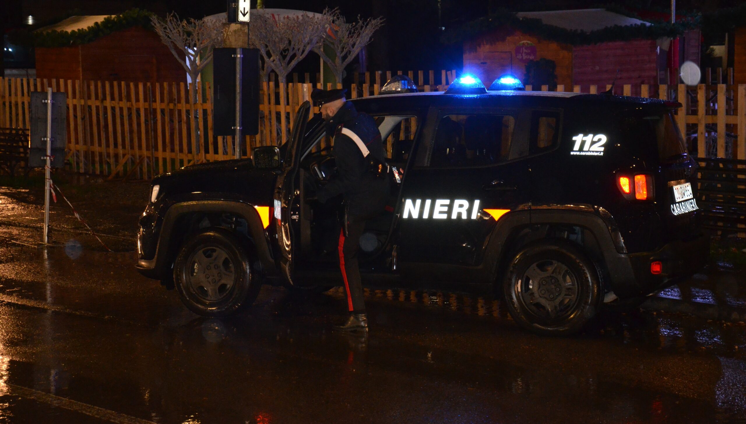 Notte di follia a Quartu: ubriaco entra in casa d’altri e aggredisce il proprietario, poi i carabinieri