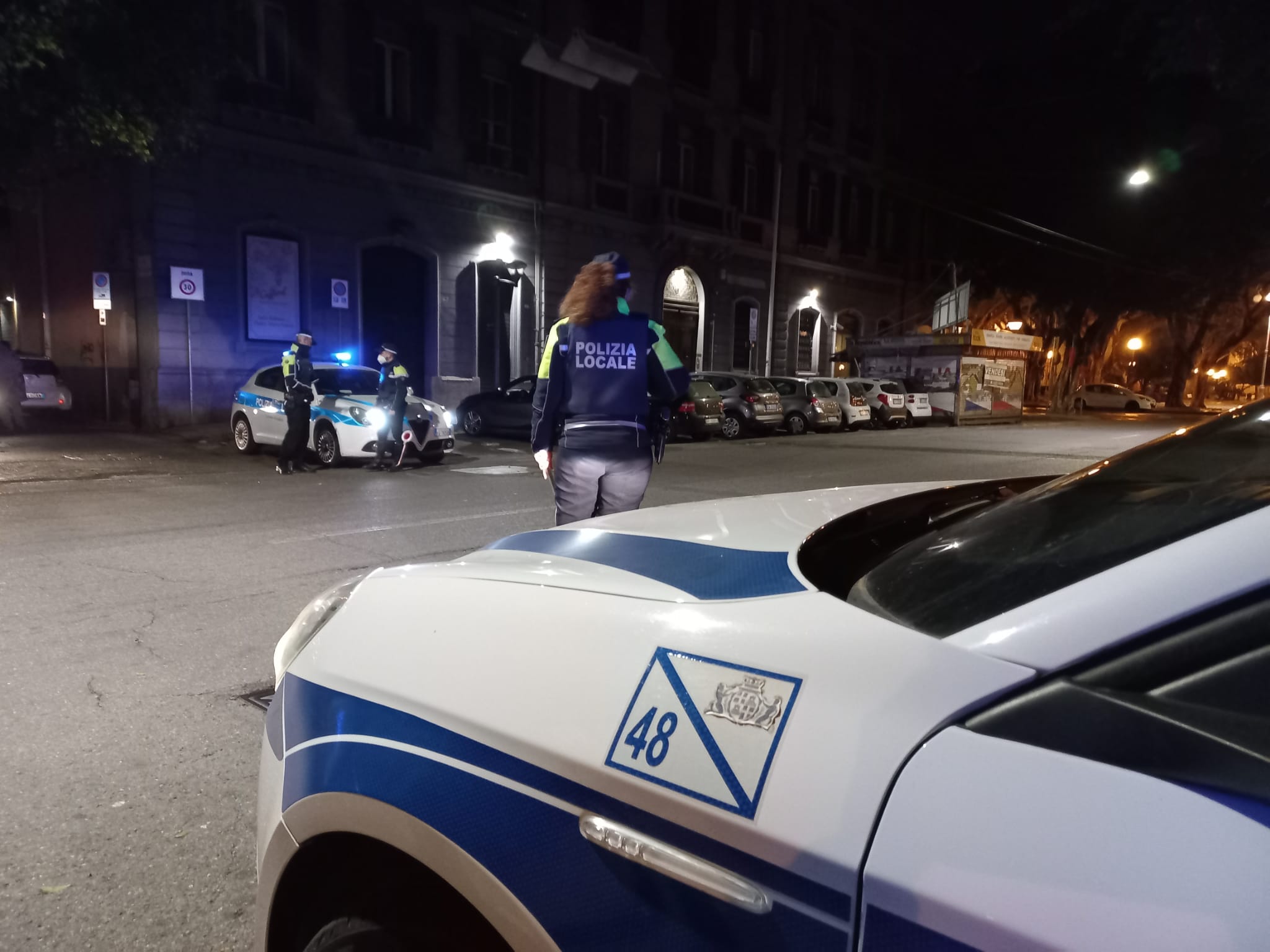 Cagliari: ciclista ubriaco causa un incidente, poi cade a terra: denunciato