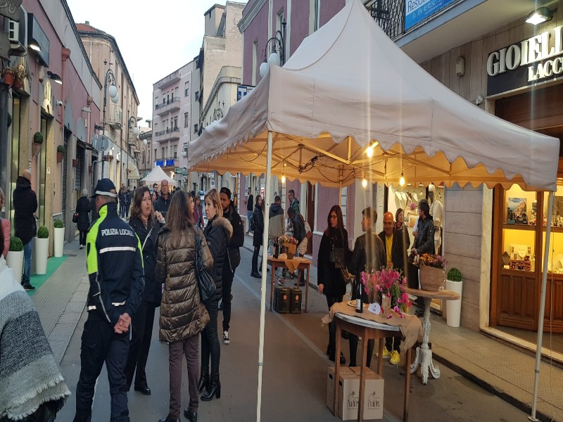 A Quartu successo per via Porcu pedonale tra vino e musica: “Come nelle ramblas di Barcellona”