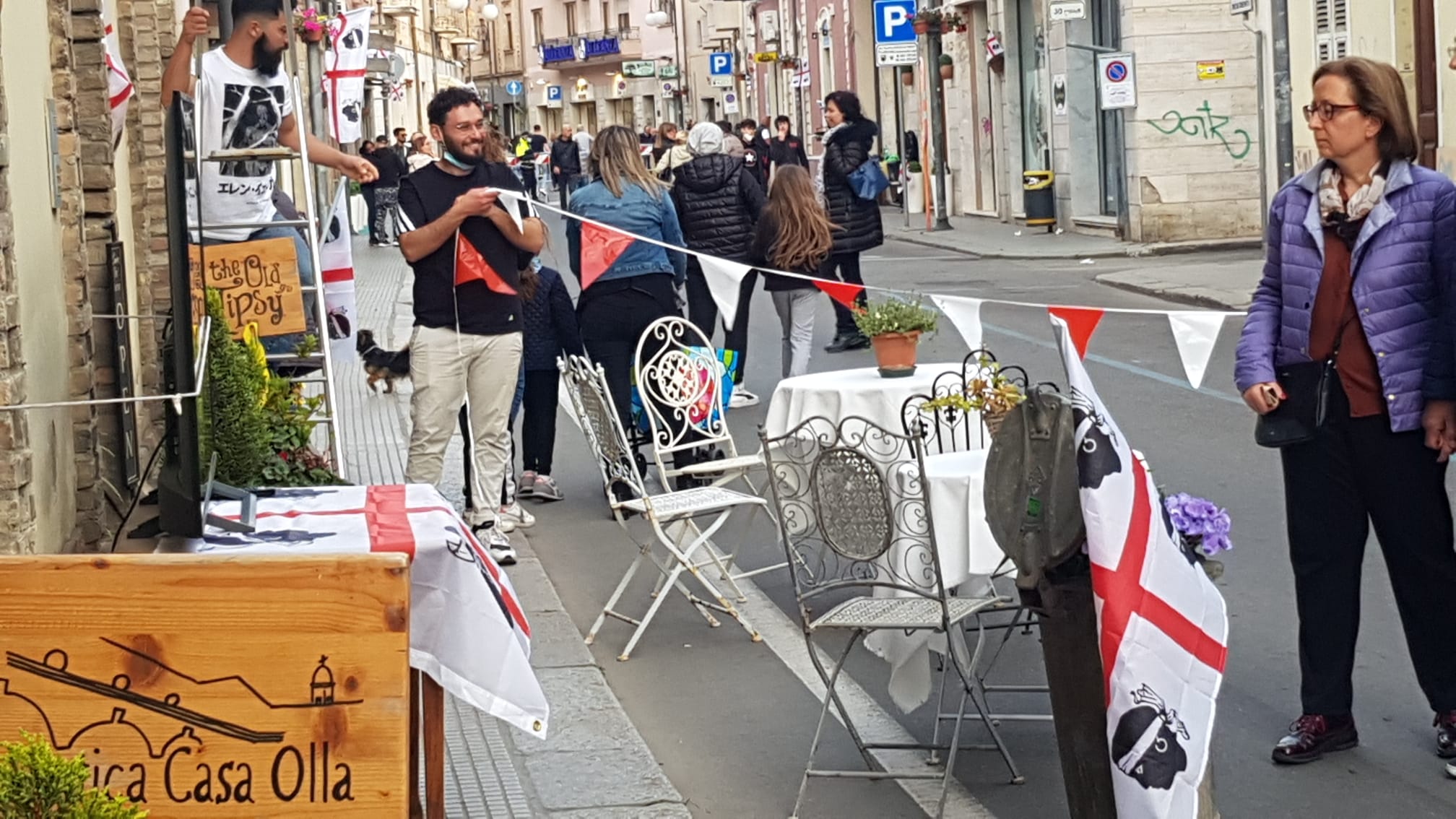 Ritmi cubani e rock, successo per via Porcu pedonale a Quartu: “La stiamo facendo rinascere”