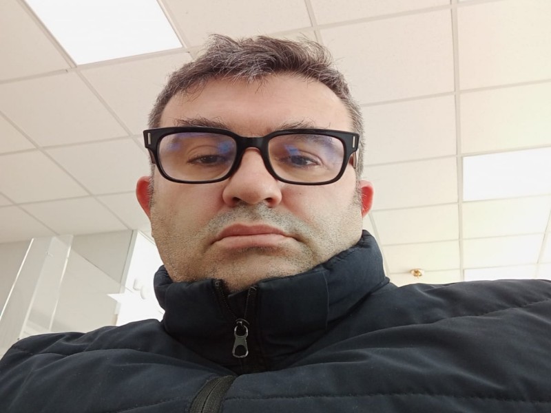 “Tumori scoperti a Monserrato dopo un mese, la vertebra fratturata no: mio papà attende l’intervento”