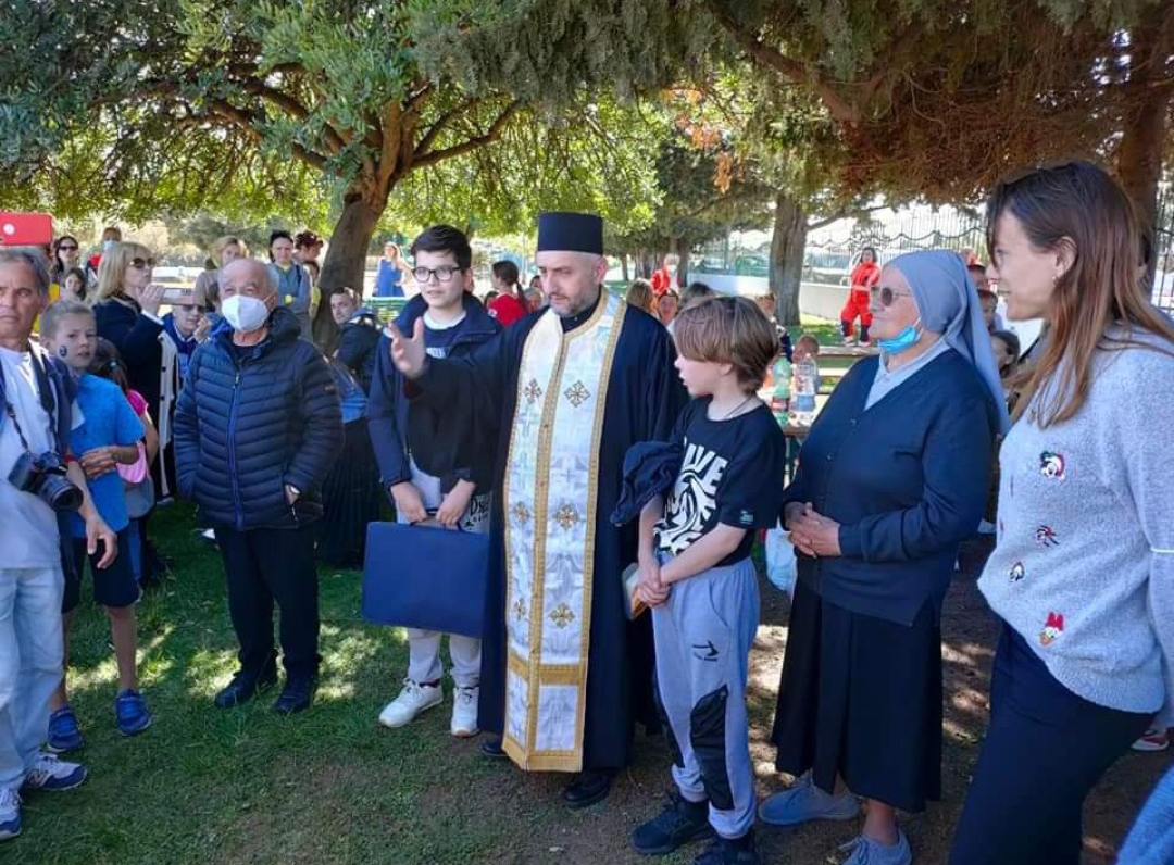 A Quartu la Pasqua ortodossa speciale degli ucraini: uova di cioccolato e preghiere al parco