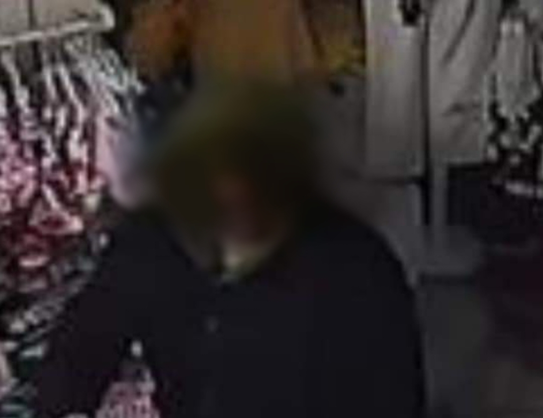 Sinnai, ladri scatenati: “Hanno spaccato la porta del negozio e sono fuggiti con 150 euro”