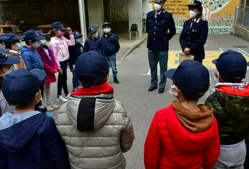 Cagliari, ritorna “Una vita da social” la campagna educativa itinerante della Polizia