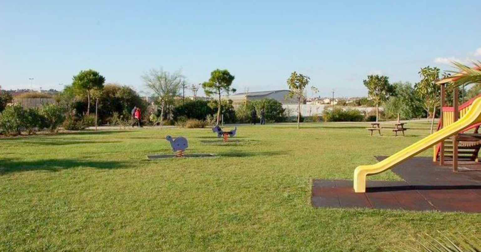 Cagliari, spazio per i bimbi a Terramaini: vai ai lavori nell’area giochi del parco