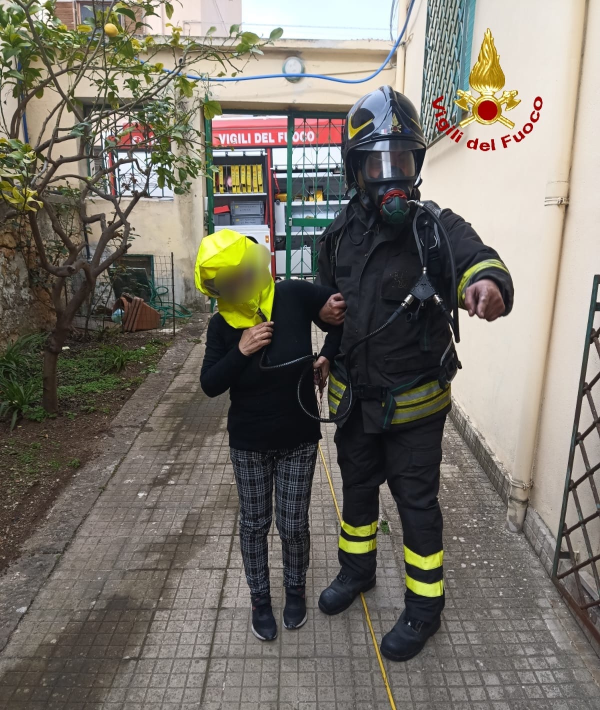 Tragedia sfiorata a Sassari, la stufa nel bagno di un’anziana scatena un incendio