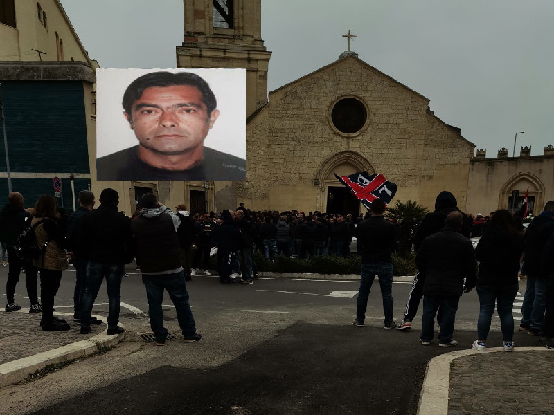 Cori e striscioni, a Monserrato l’addio “Sconvolts” a Federico Locci: “Sventola il bandierone in cielo”