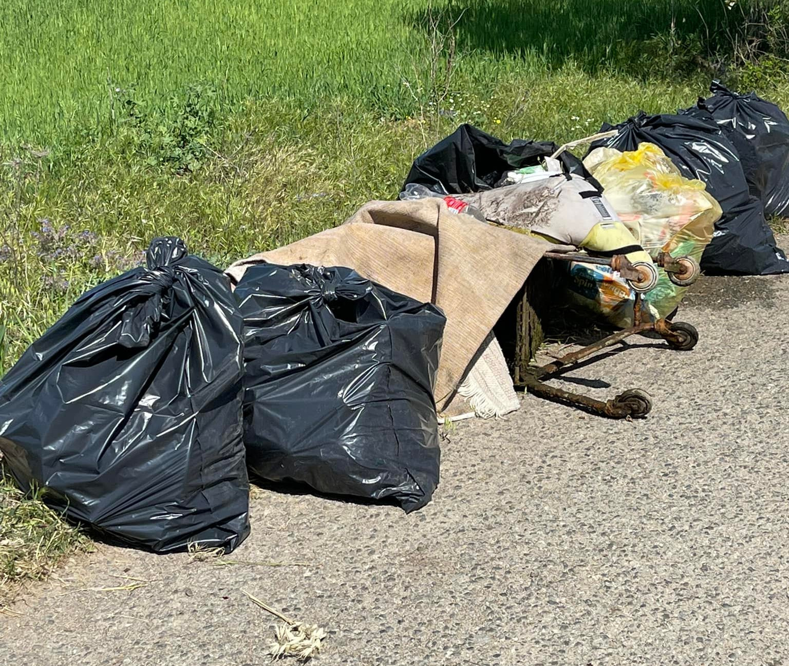 Da Decimoputzu a Villaspeciosa per abbandonare rifiuti, multa salata al cafone in trasferta