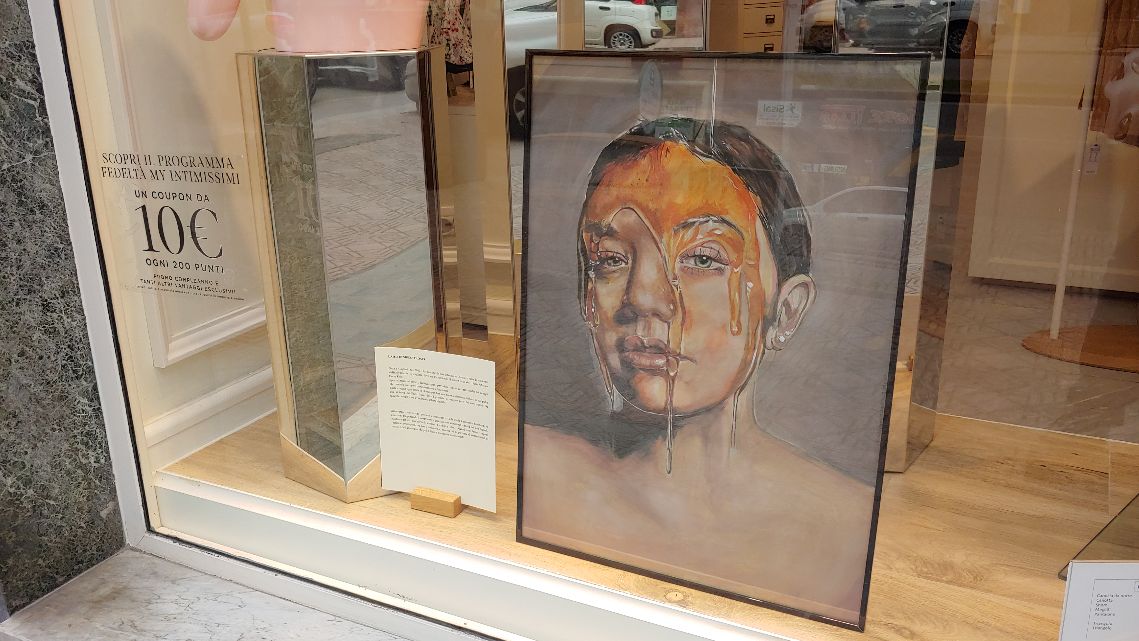 Cagliari, opere d’arte nelle vetrine per rilanciare il commercio a San Benedetto