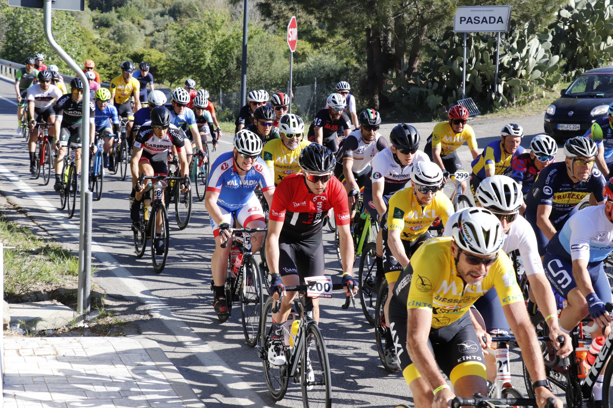 San Teodoro, tragedia al Giro Sardegna: un ciclista muore per un malore durante la corsa