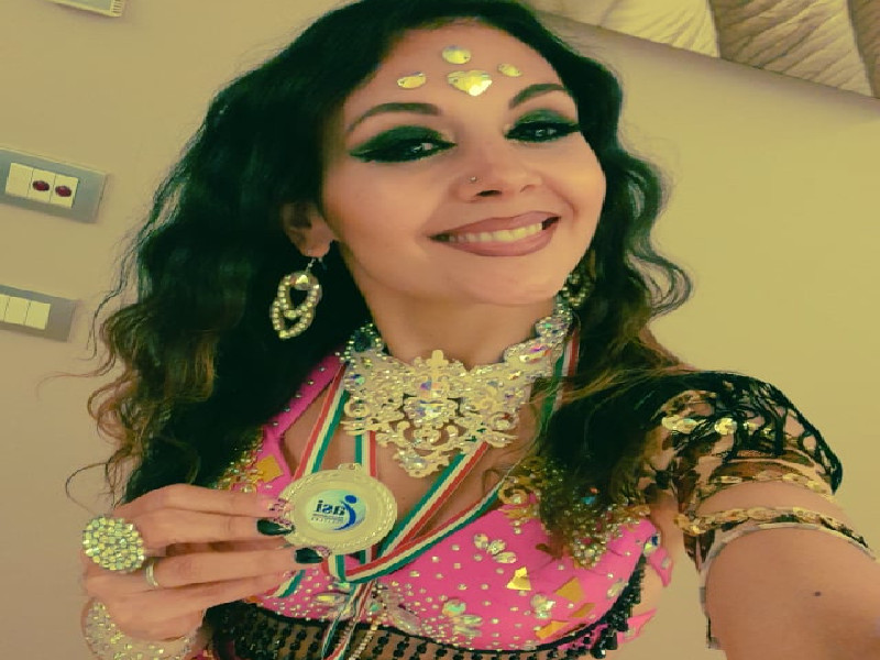 Katia, la regina della danza orientale di Quartu: “Lockdown sconfitto e medaglia d’argento conquistata a Venezia”