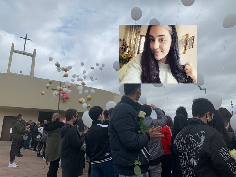 Tappeto di fiori e palloncini a Capoterra per l’addio ad Alessia: “Proteggici da lassù”