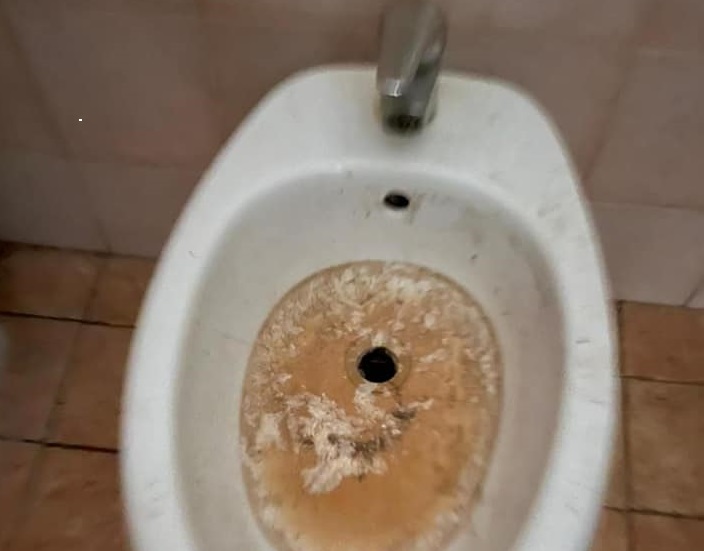 Profughi ucraini, Cappellacci: “Donne e bimbi in un centro di accoglienza di Sinnai in condizioni disumane”