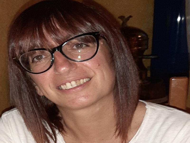 La uccide a coltellate e si suicida lanciandosi con l’auto da un ponte: lei è una 49enne sarda