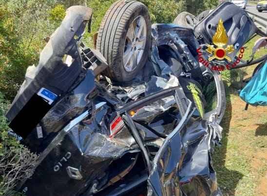 Villacidro, grave incidente stradale sulla Statale 196: i Vigili del Fuoco estraggono due persone dalle lamiere