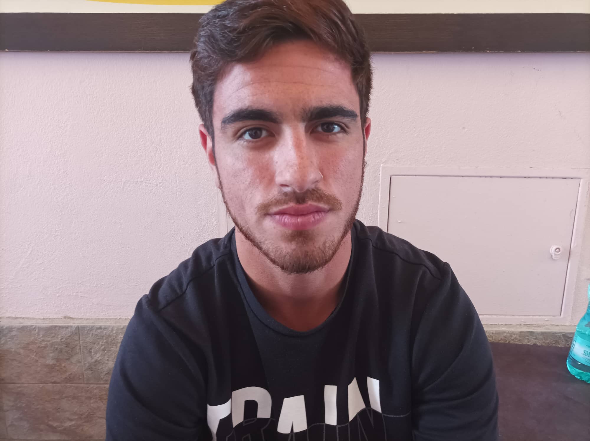 “Otto ore al giorno e 1200 euro per fare il cameriere a Cagliari, presto avrò la cittadinanza italiana”