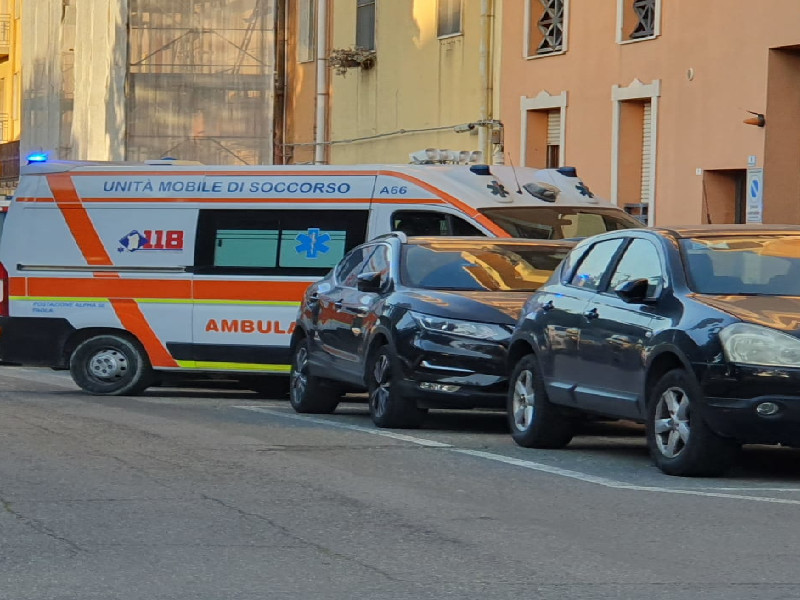 Cagliari, paura a Is Mirrionis: “Un giovane africano aggredito e ferito a colpi di casco”