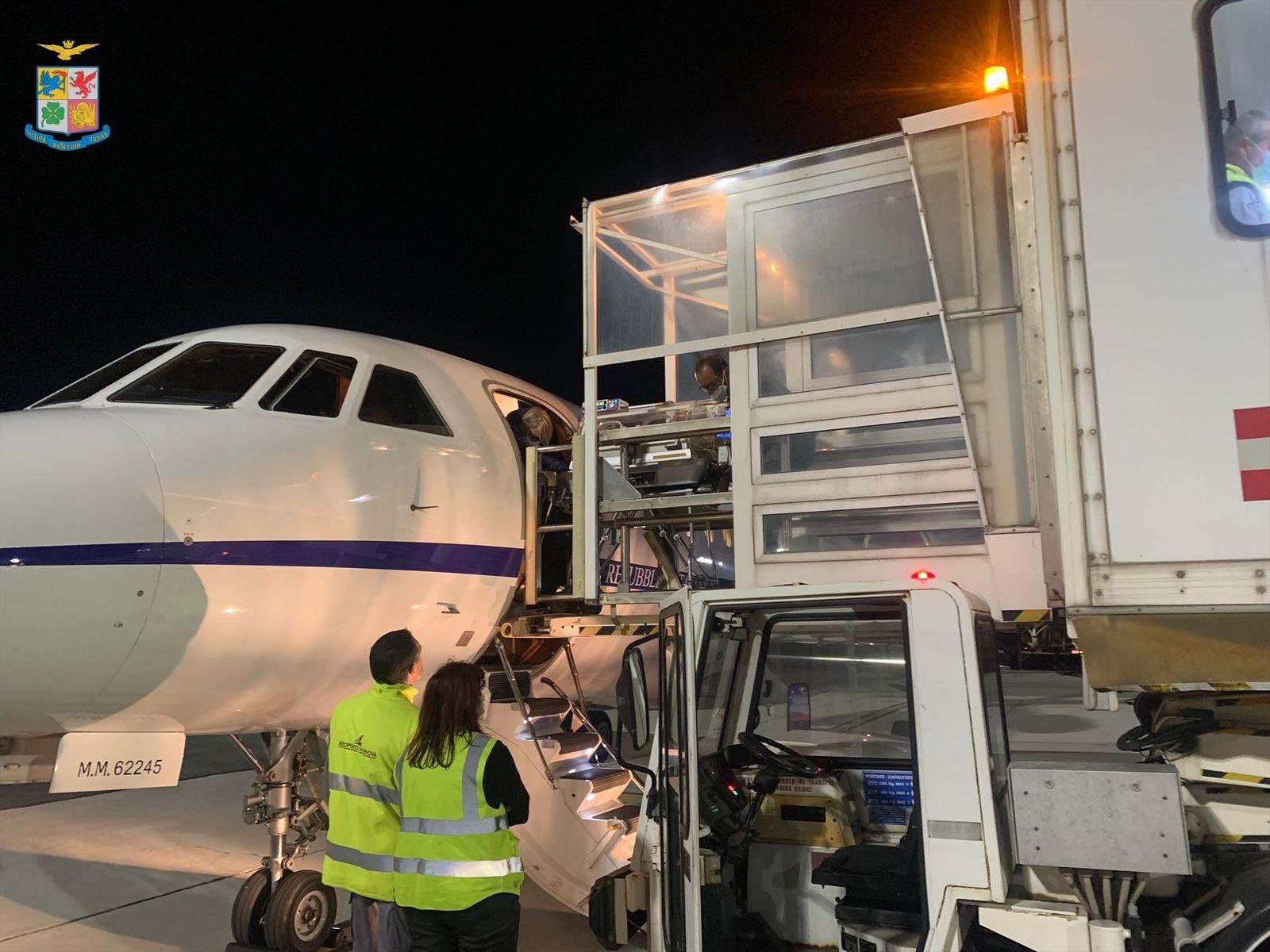 Neonato sardo in fin di vita, volo d’emergenza a Genova grazie all’Aeronautica militare