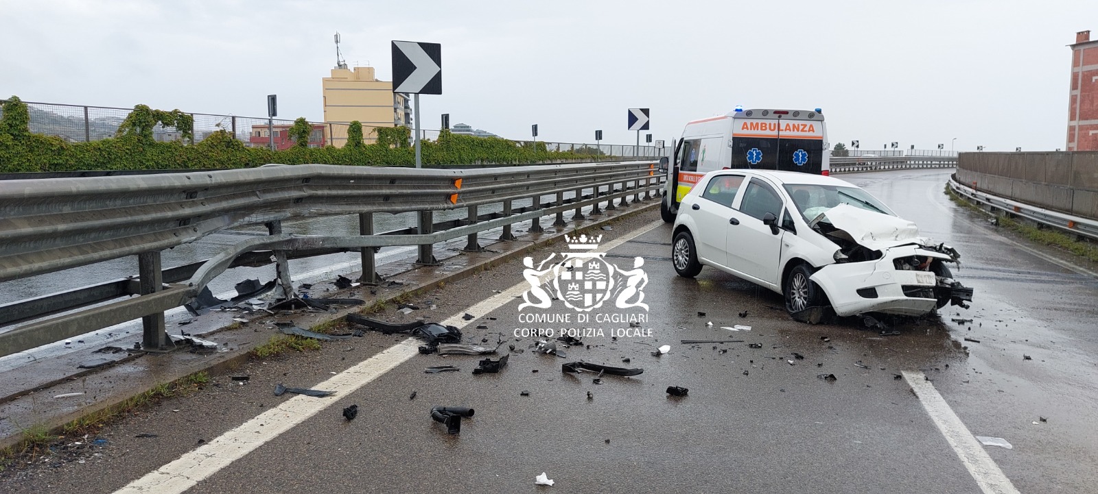 Perde il controllo dell’auto e impatta sul guard rail: donna di 40 anni gravissima al Brotzu