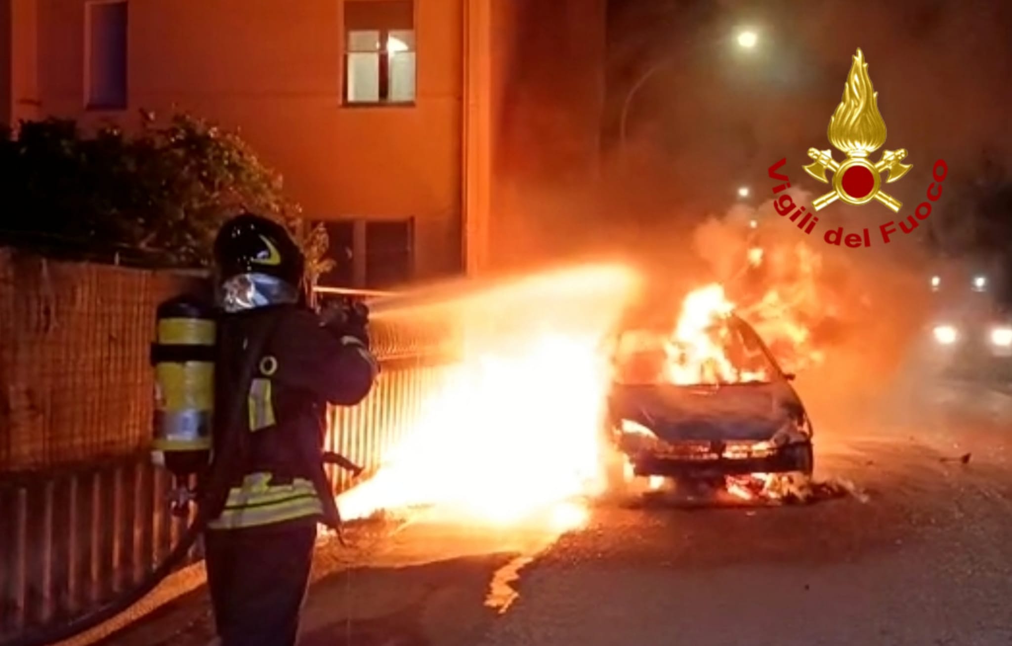 Auto in fiamme nella notte a Quartu e Monastir, intervento dei vigili del fuoco