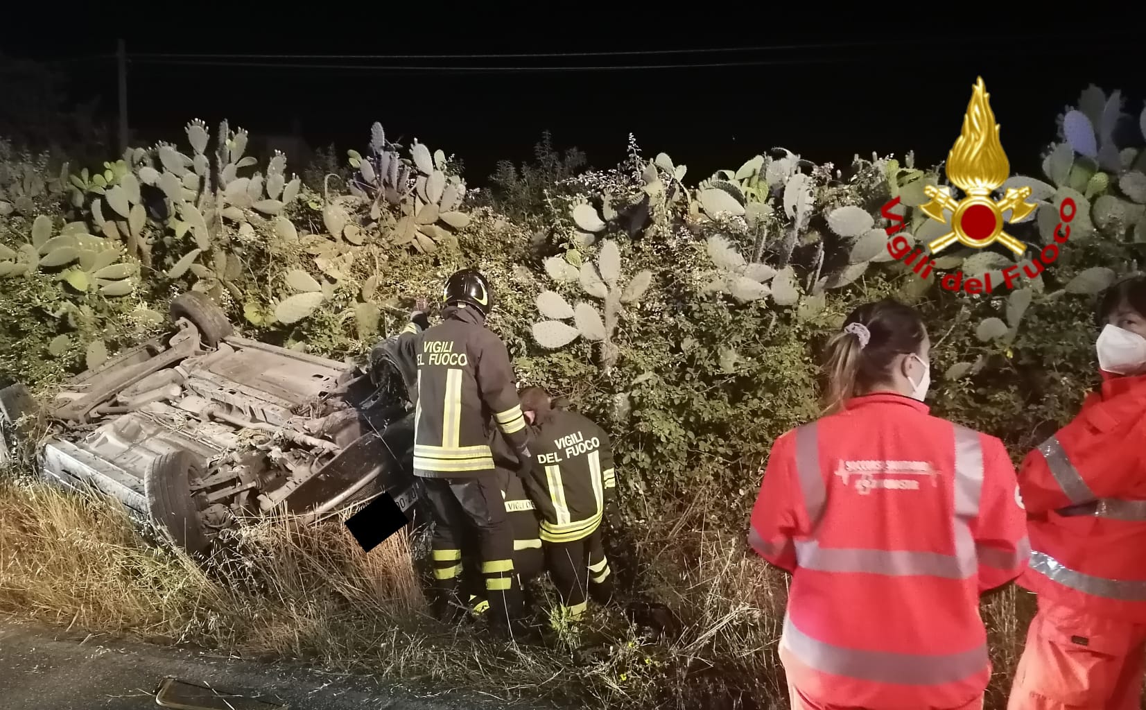 Colpo di sonno alla guida e l’auto si ribalta: donna illesa per miracolo a San Sperate