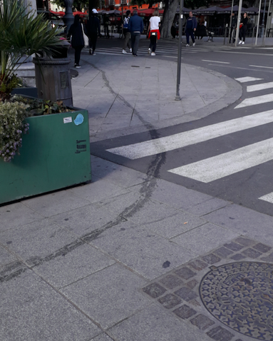 “A Cagliari residui oleosi in piazza Yenne e via Caprera, pericolo per la salute pubblica”