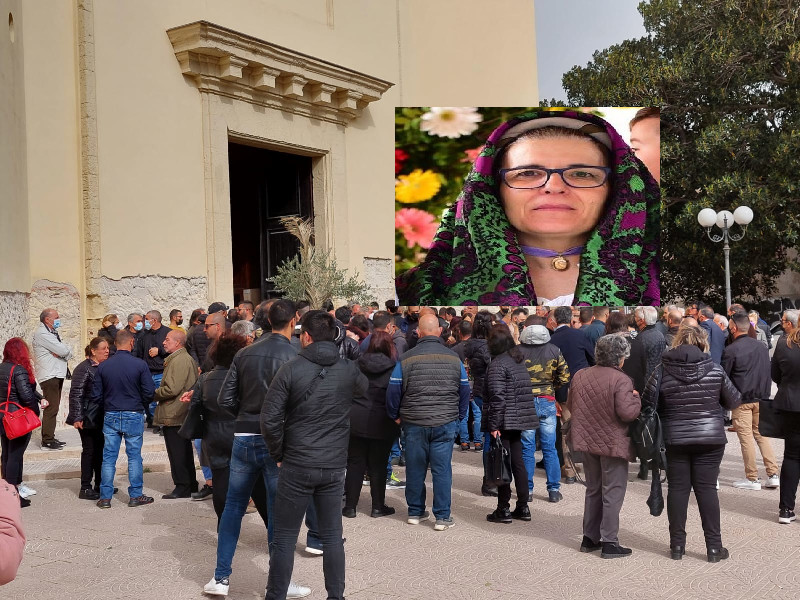 Preghiere, lacrime e launeddas a Quartu per l’addio a Paola Dentoni: “Quando cantavi parlavi con il Signore”
