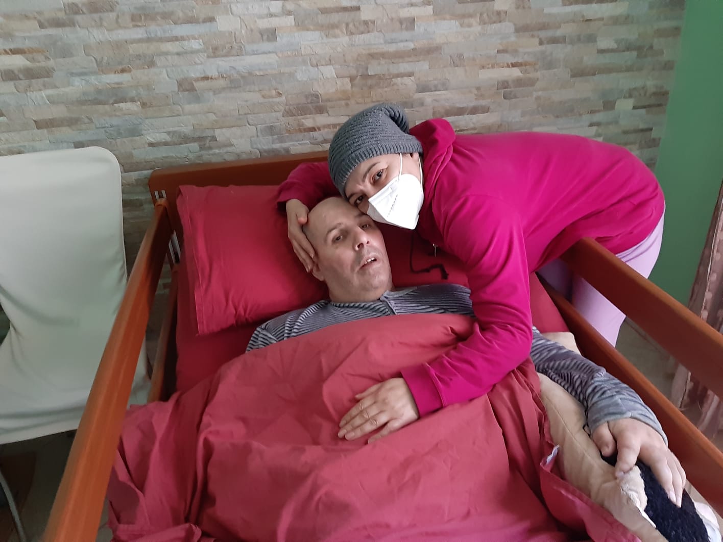 “Il mio compagno disabile grave da 21 anni a Maracalagonis, costretti a anticipare i soldi per il badante”