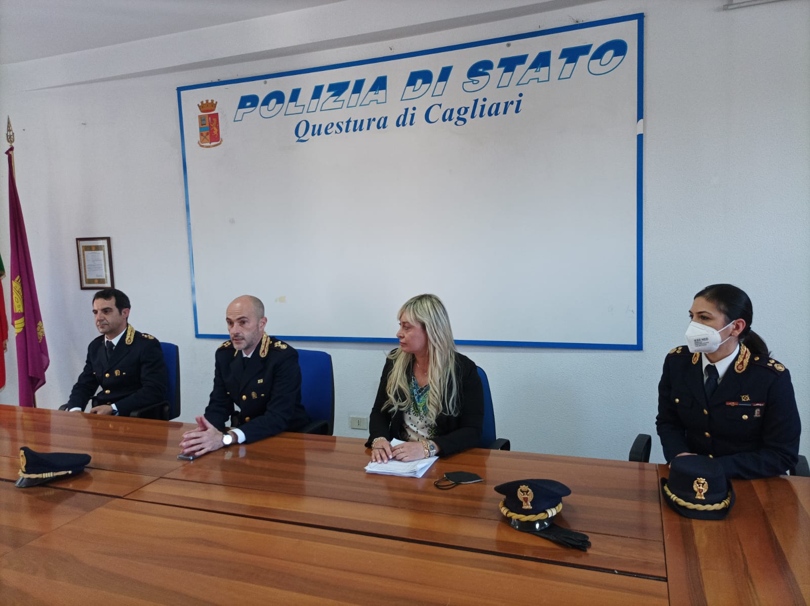 Senza permesso di soggiorno ma col reddito di cittadinanza a Cagliari, 140 africani furbetti nei guai