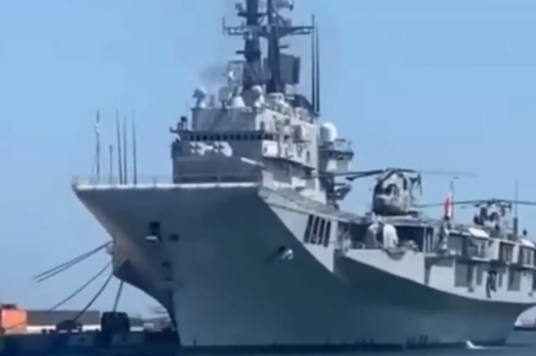 A Cagliari decine di navi da guerra al porto, in rada c’è anche la portaerei Garibaldi