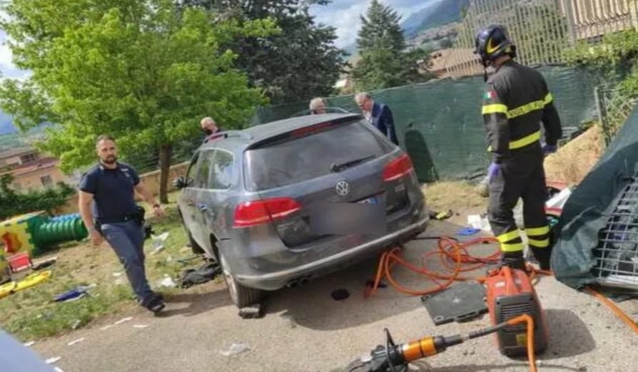 Tragedia a L’Aquila, auto piomba nel giardino di un asilo e uccide un bambino