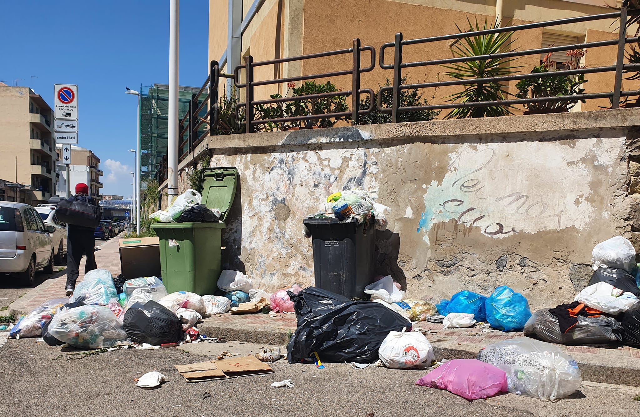 Cagliari, discariche selvagge a cielo aperto: caos rifiuti a San Michele
