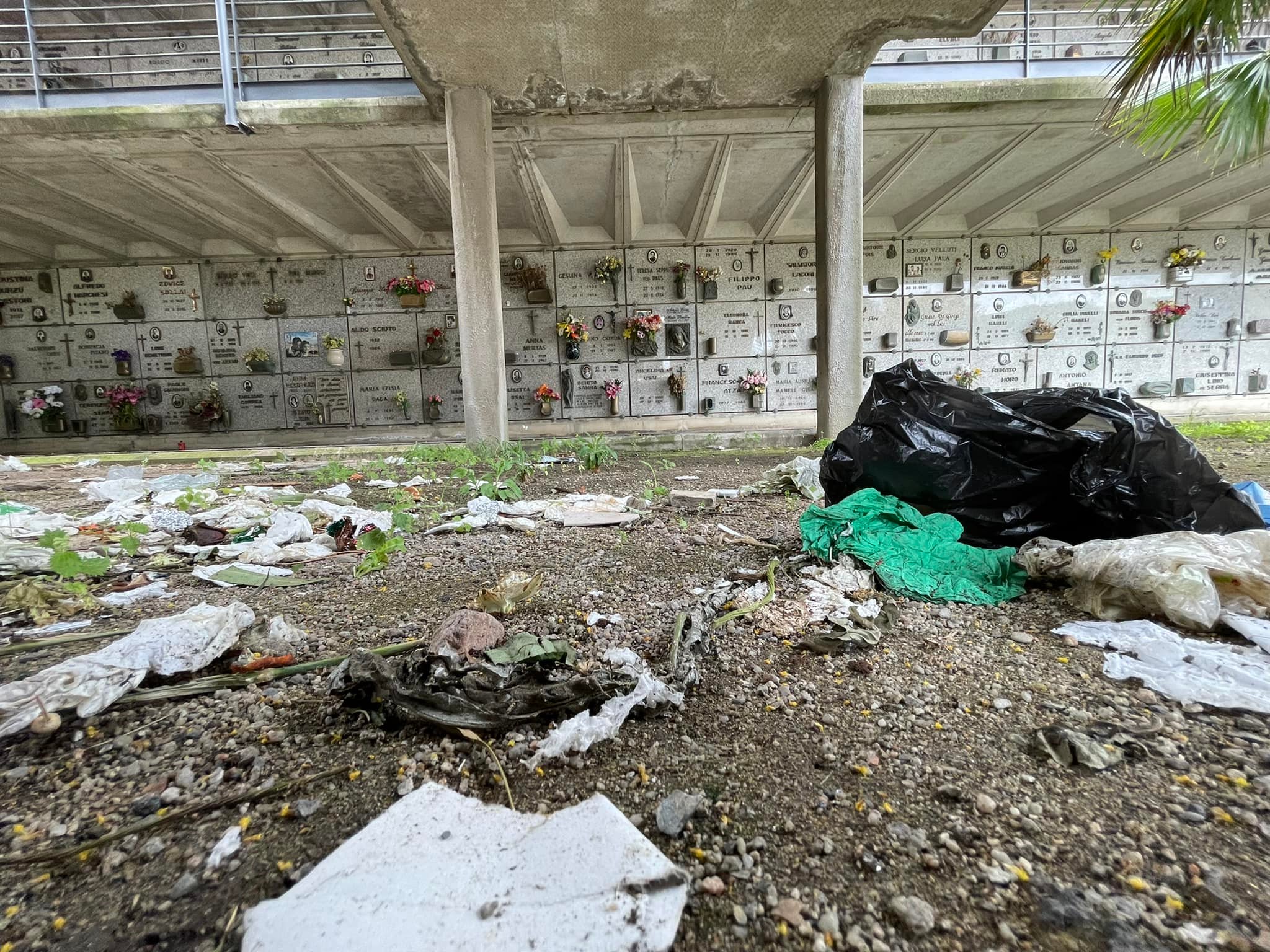 Cagliari, la denuncia di Tziu Lai: “Cimiteri vergogna, ecco come vengono trattati i nostri defunti” (VIDEO)