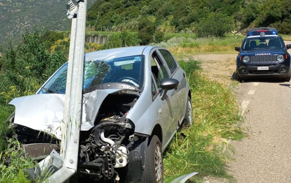 Si addormenta e si schianta con l’auto contro il guard rail, prof di Villaputzu vivo per miracolo
