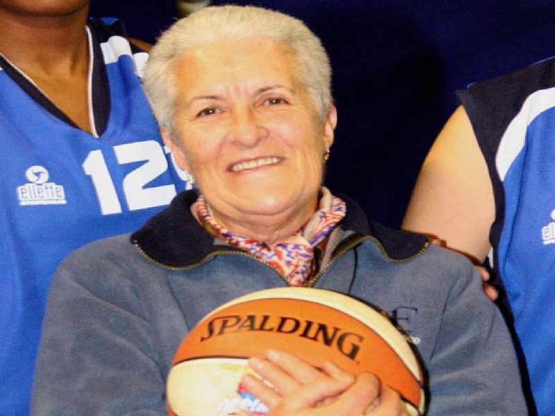 Scivola sulla scalinata delle Poste e muore al Brotzu, Cagliari piange la mamma della Virtus Giovanna Caput