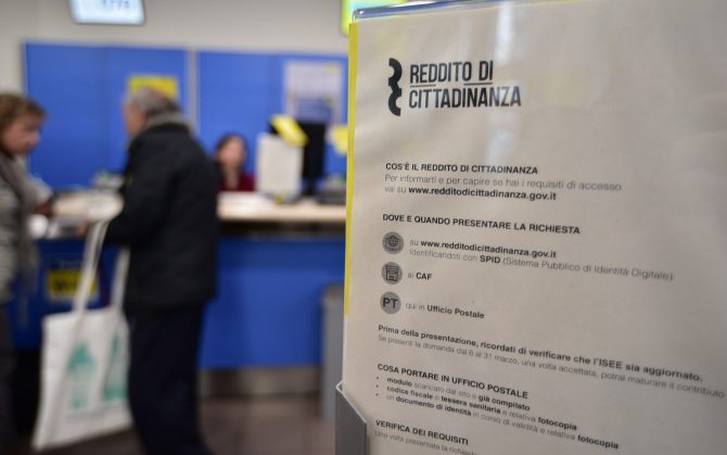 Truffa del reddito di cittadinanza a Cagliari, c’è chi dopo averlo ottenuto è tornato in Africa (VIDEO)