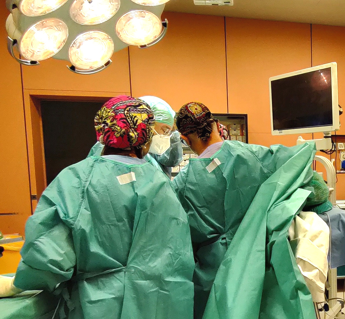 Virus in Sardegna, netto calo dei contagi di domenica: stabili ricoveri e intensive