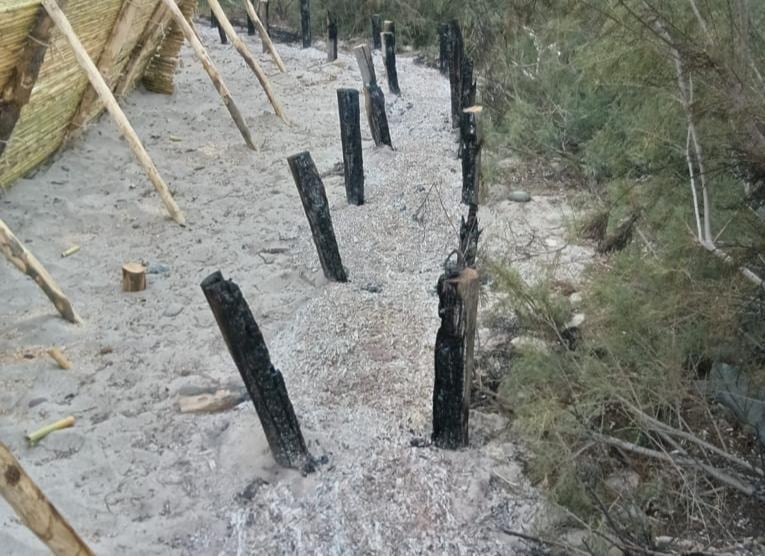 Pula, vandali scatenati: “Hanno incendiato le canne per il ripascimento di Porto Columbu”