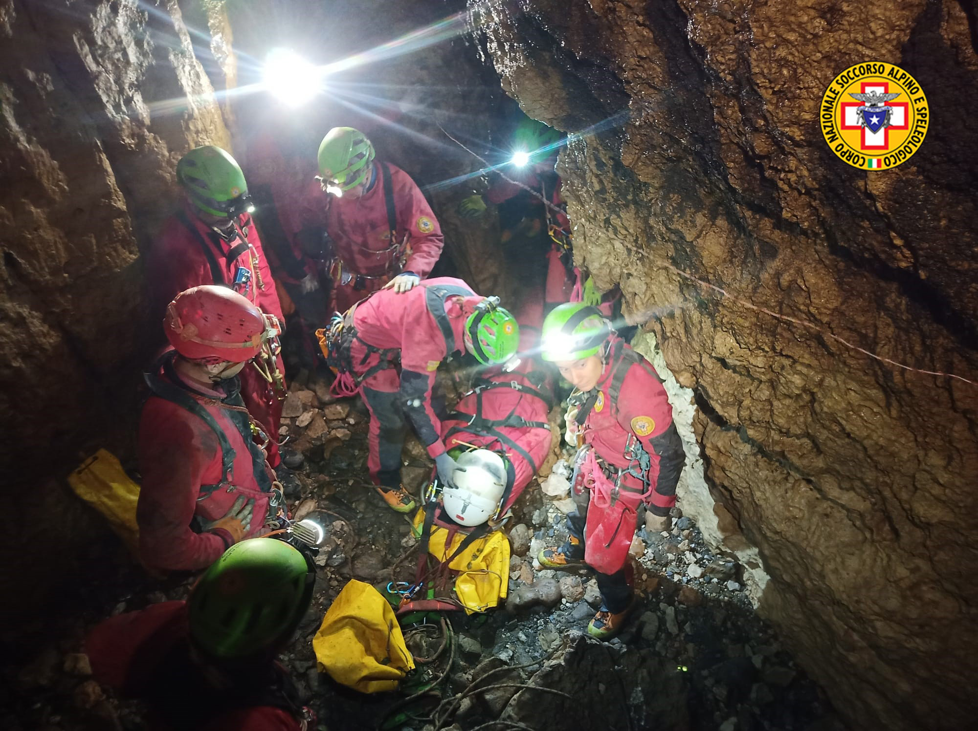 Sardegna, salvo lo speleologo infortunato all’interno della grotta S’Edera