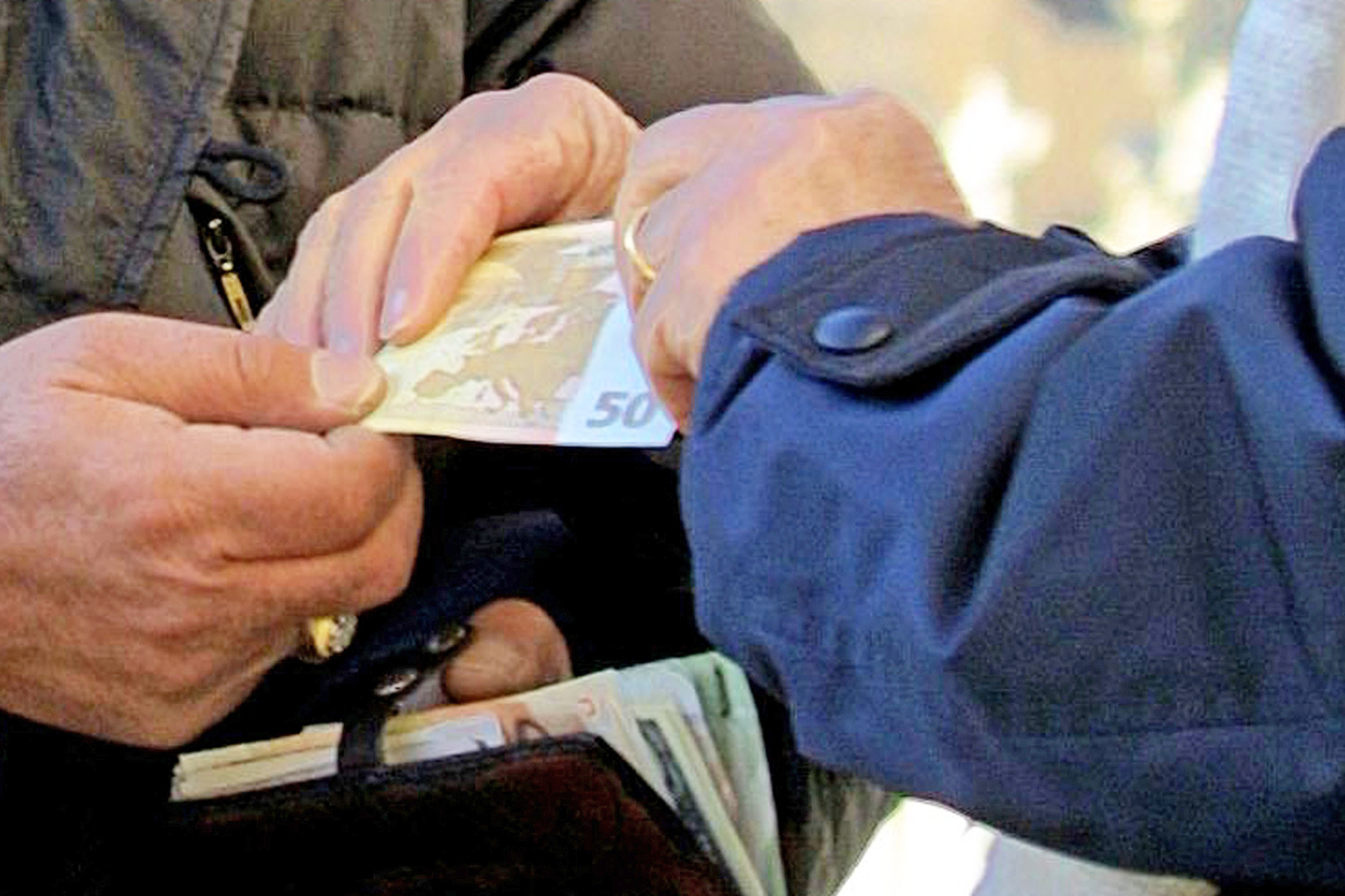 100 euro per aiutare un amico di famiglia, ma è una truffa: 40enne denunciato a Cagliari