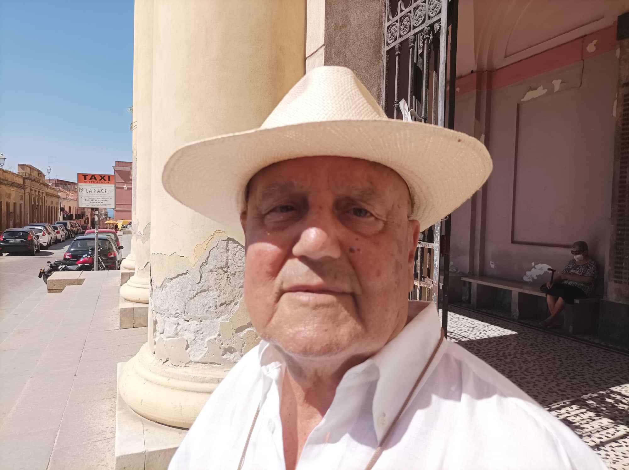 “Visita oculistica a settembre al San Giovanni di Cagliari? 102 euro in privato, mia moglie rischiava di perdere la vista”