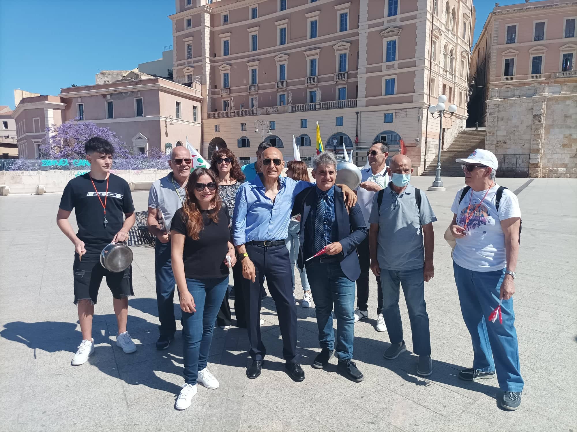 Cagliari, pentole e Bastione vuoti: in 15 per la manifestazione contro gli aumenti