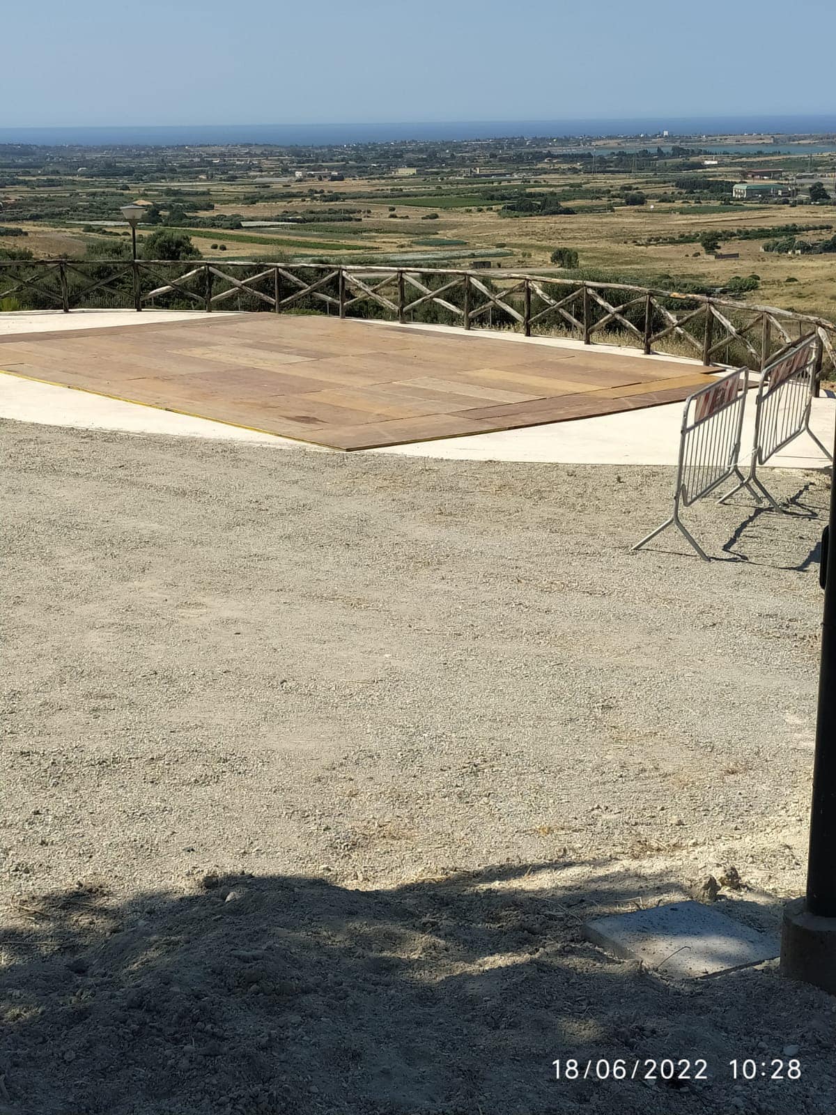 Maracalagonis, l’assurdo furto: “Hanno rubato la pavimentazione del palco del nuovo giardino”