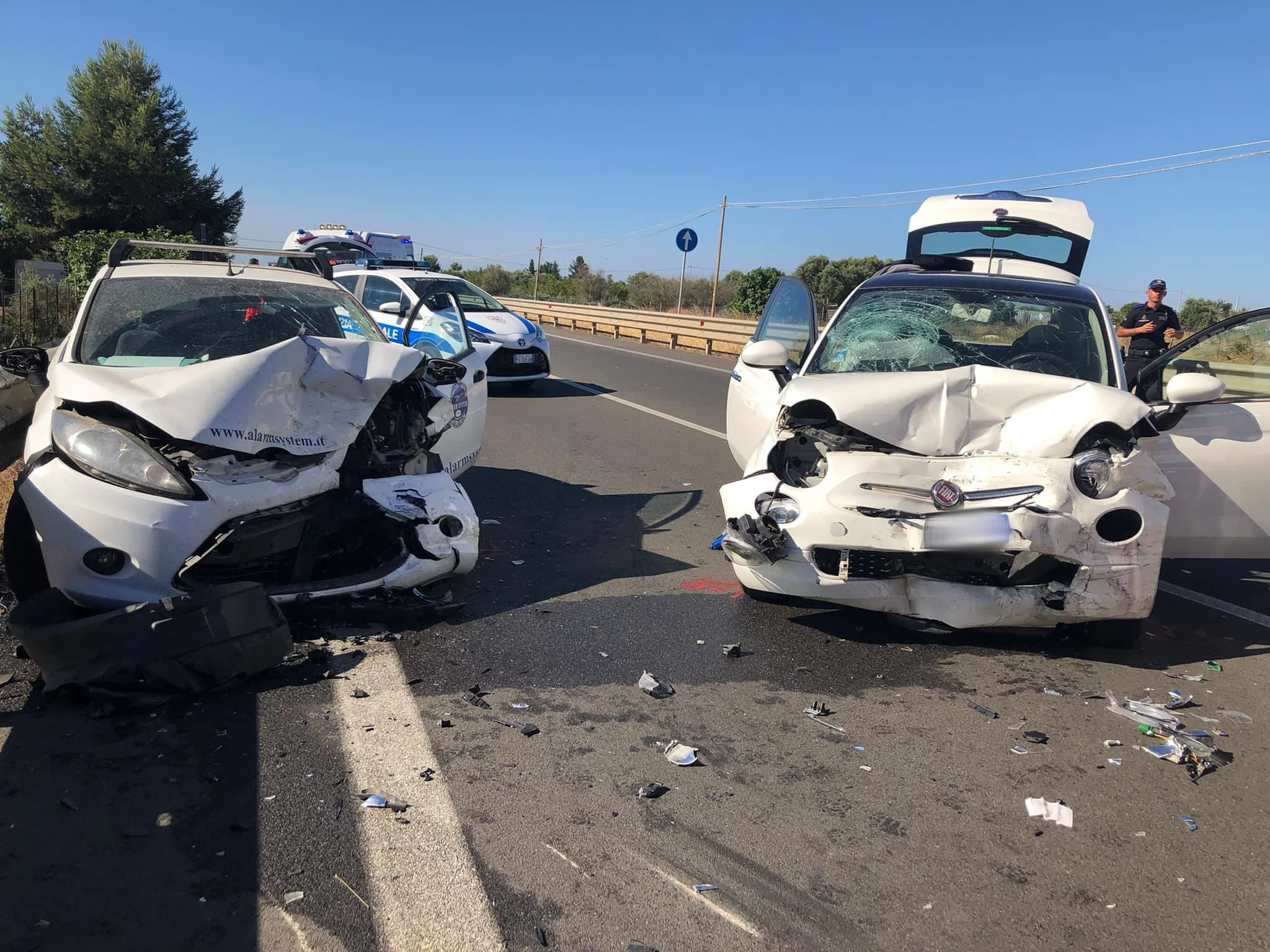 Malore improvviso, pauroso schianto frontale sulla Ss 387: una 26enne e un 57enne in codice rosso