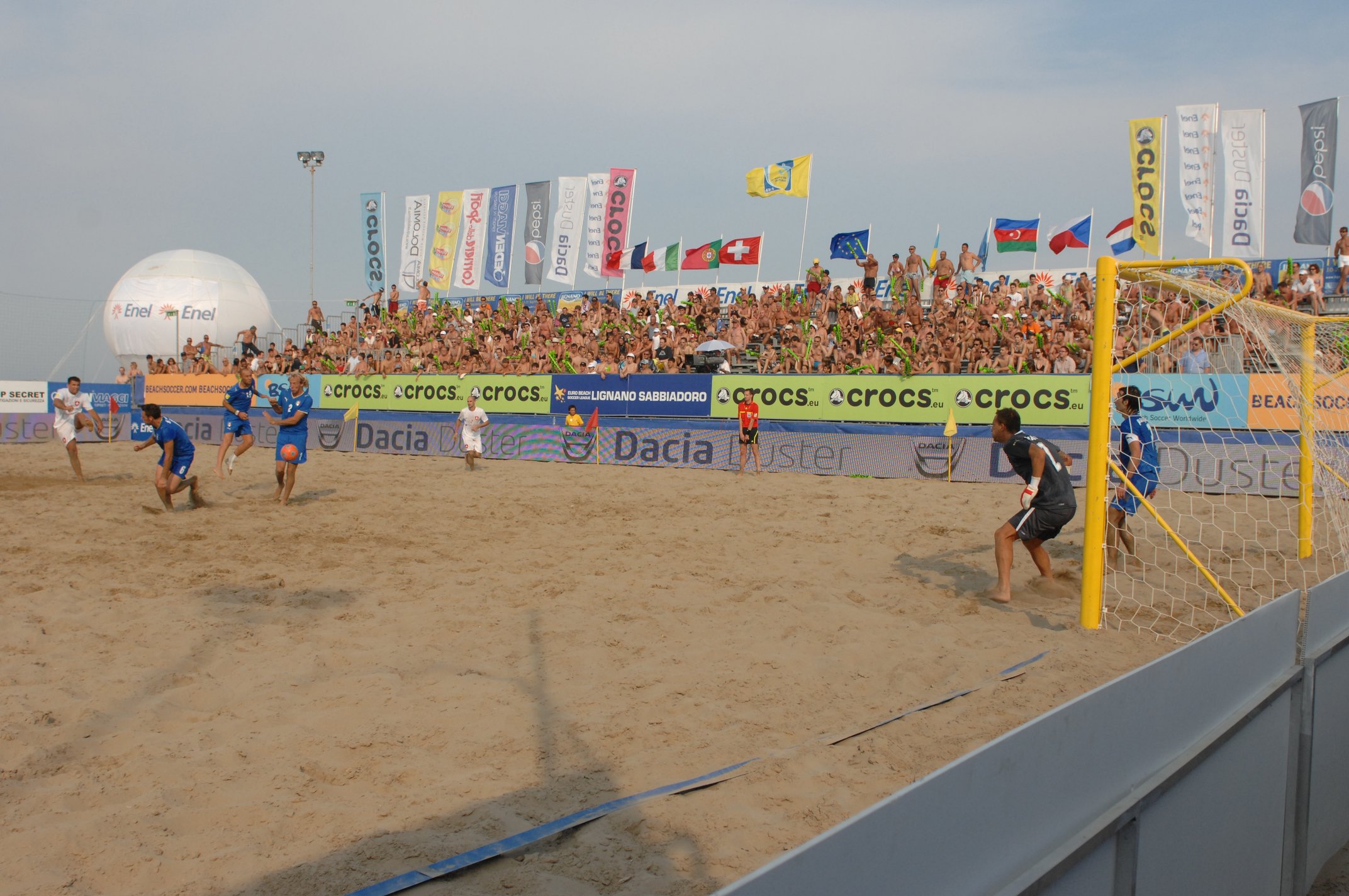 Cagliari, all’ippodromo nasce l’Arena Beach Soccer: spazio da 800 posti per sport di spiaggia e concerti