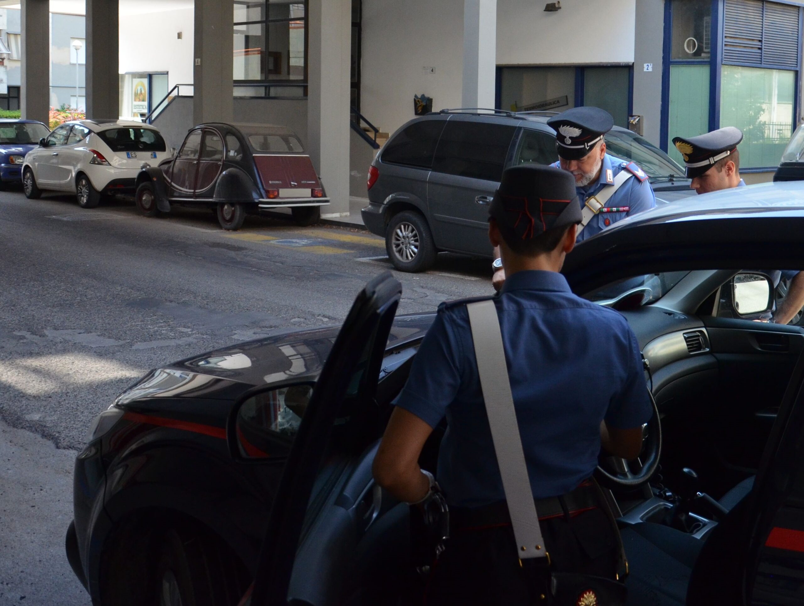 Alla guida sotto effetto di alcol e cocaina si ribalta e colpisce un’auto: 55enne denunciato a Lunamatrona