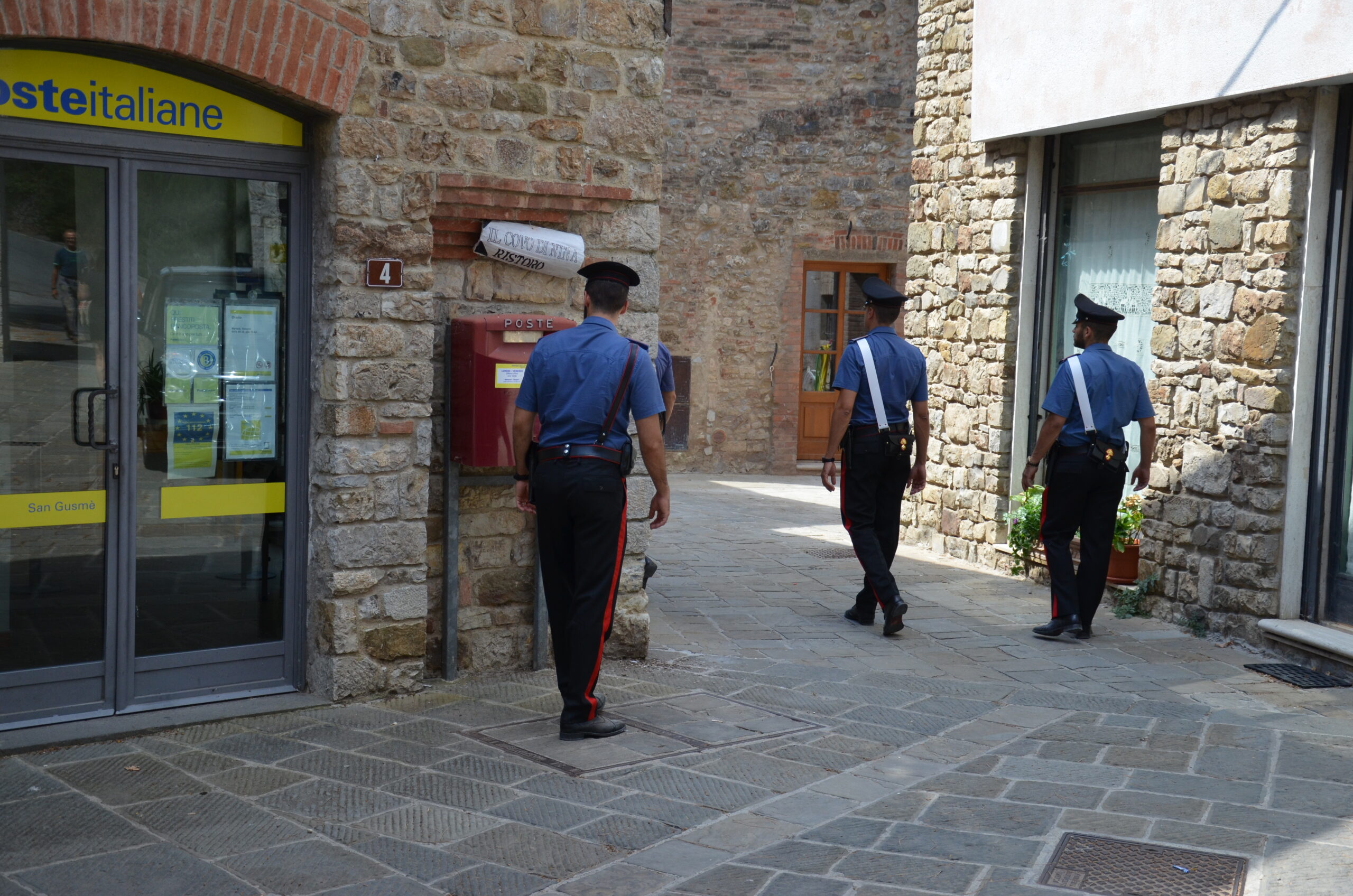 Si finge operatore di Poste Italiane e porta via 3mila euro a un operaio di Oristano: napoletano denunciato per truffa