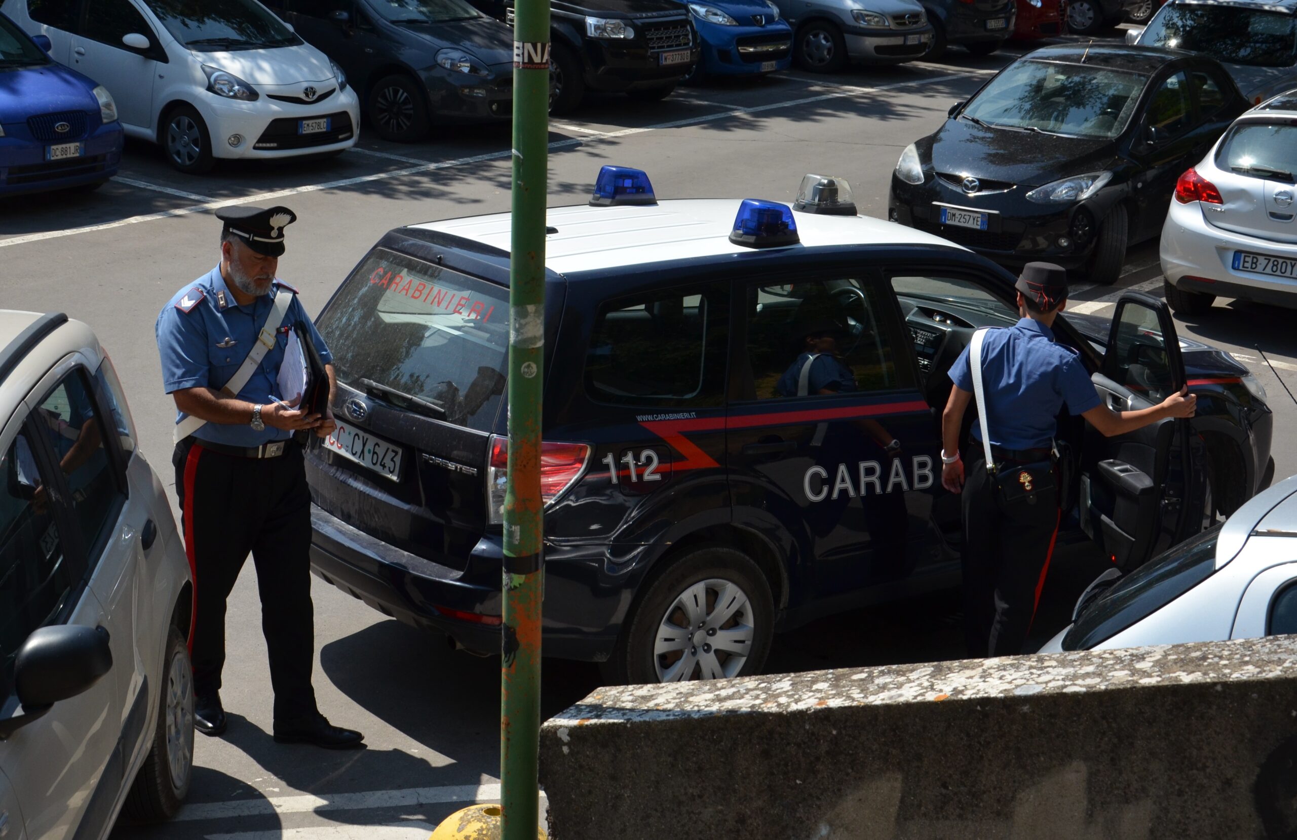 Carloforte, evade dai domiciliari e strattona i carabinieri: arrestato