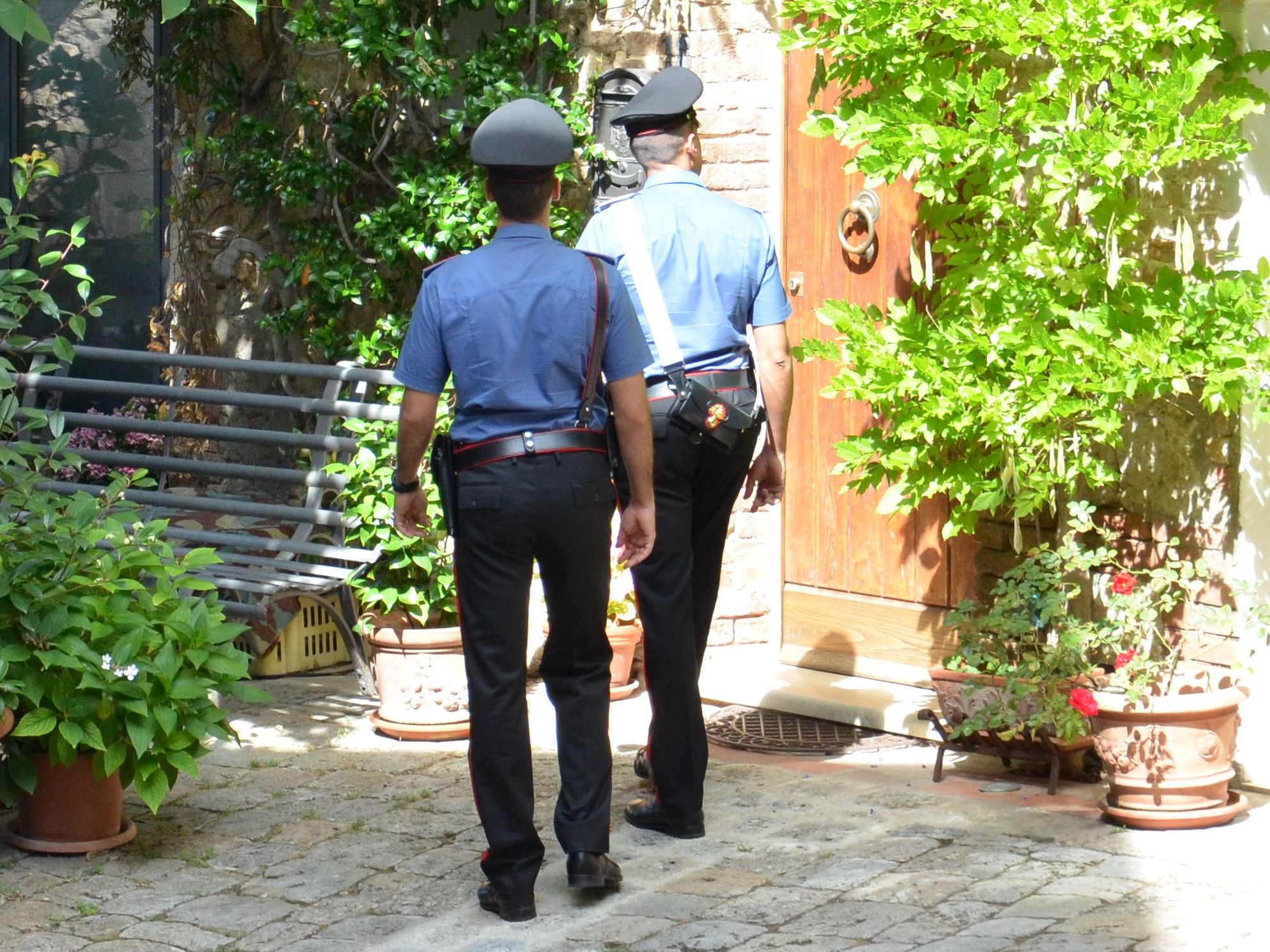 Siliqua, aggredisce e ferisce la ex moglie: 38enne in carcere